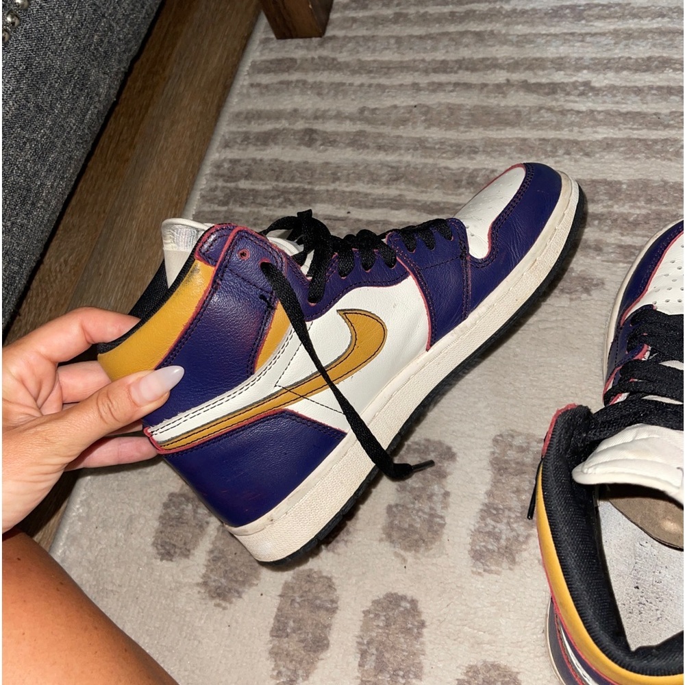 SOLD Preowened Air Jordan Retro LA to Chicago! Size 7 SOLD